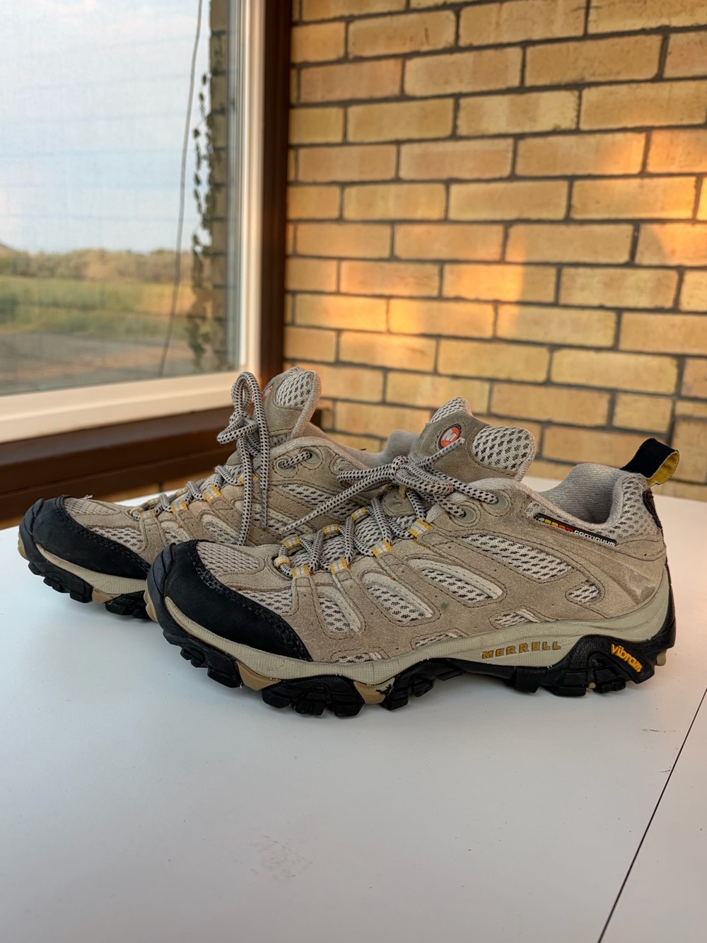 Merrell Womens Moab Ventilator Vibram Taupe Suede Hiking Shoes Sz 7